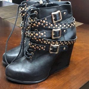 BCBG BOOTIES